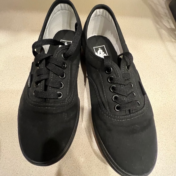 VANS Size 8 low top shoes - Picture 4 of 7